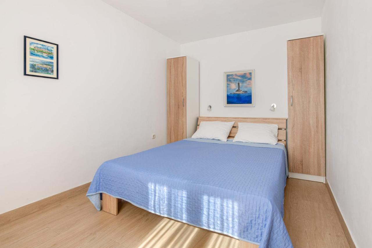 Villa Livia With Three Nice Apartments, Swimming Pool, Childrens Playground, Barbecue And Free Parking Лижнян Экстерьер фото