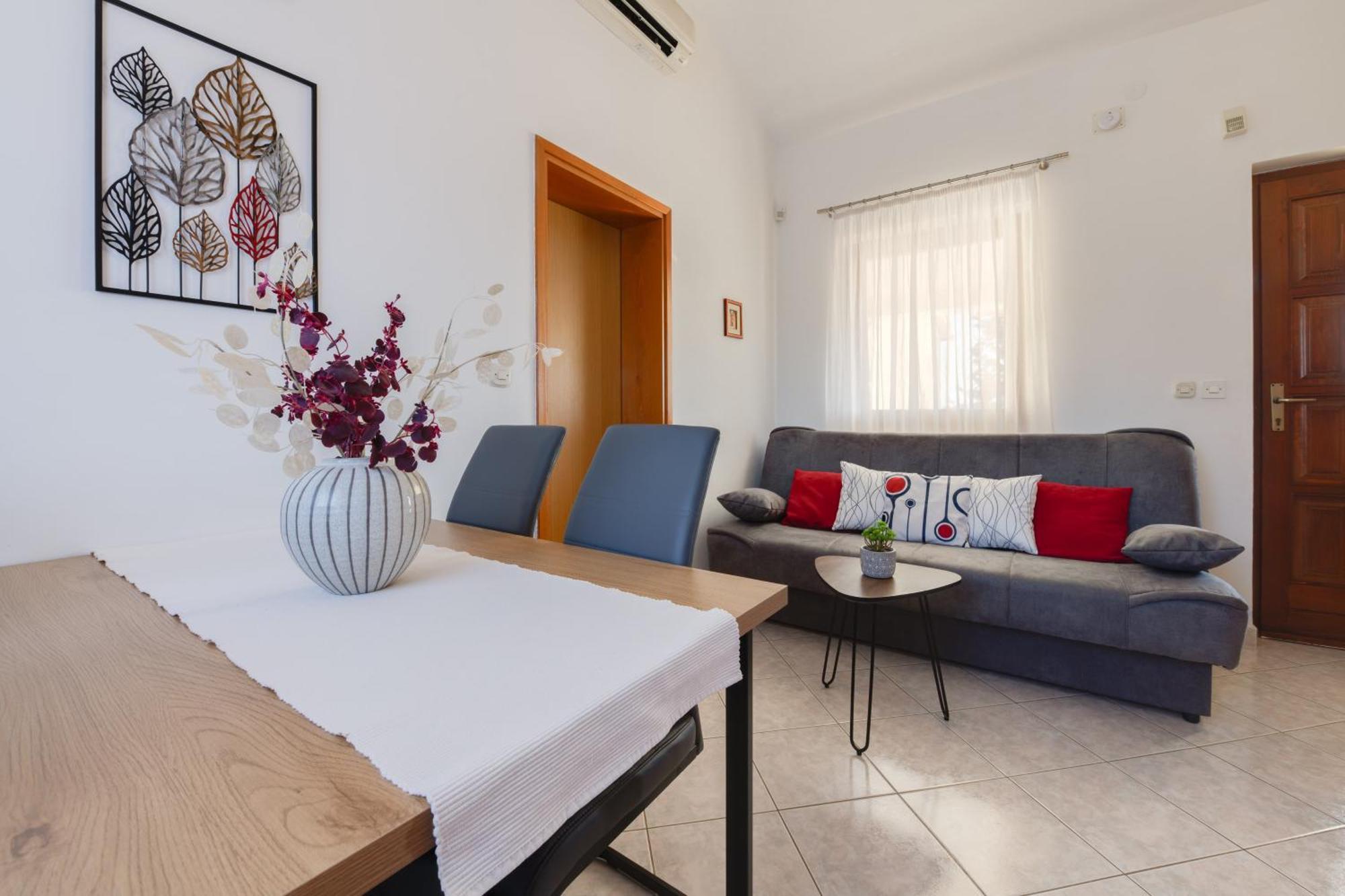 Villa Livia With Three Nice Apartments, Swimming Pool, Childrens Playground, Barbecue And Free Parking Лижнян Экстерьер фото